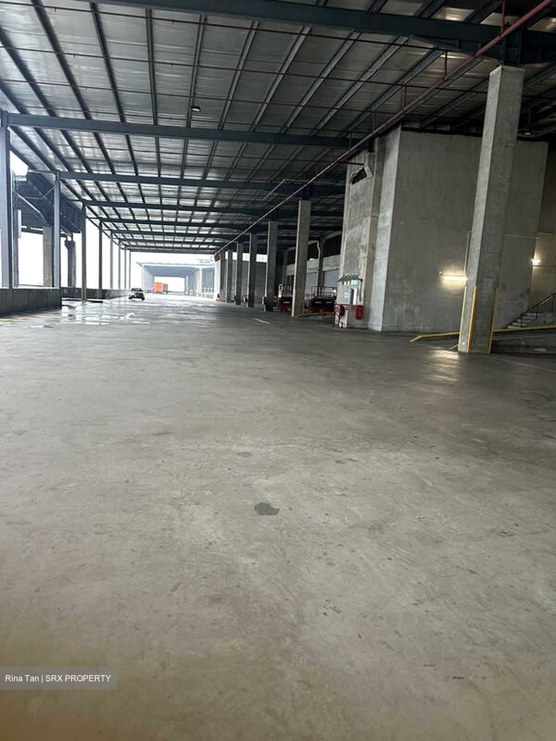 Gul Way (D22), Warehouse #496952611